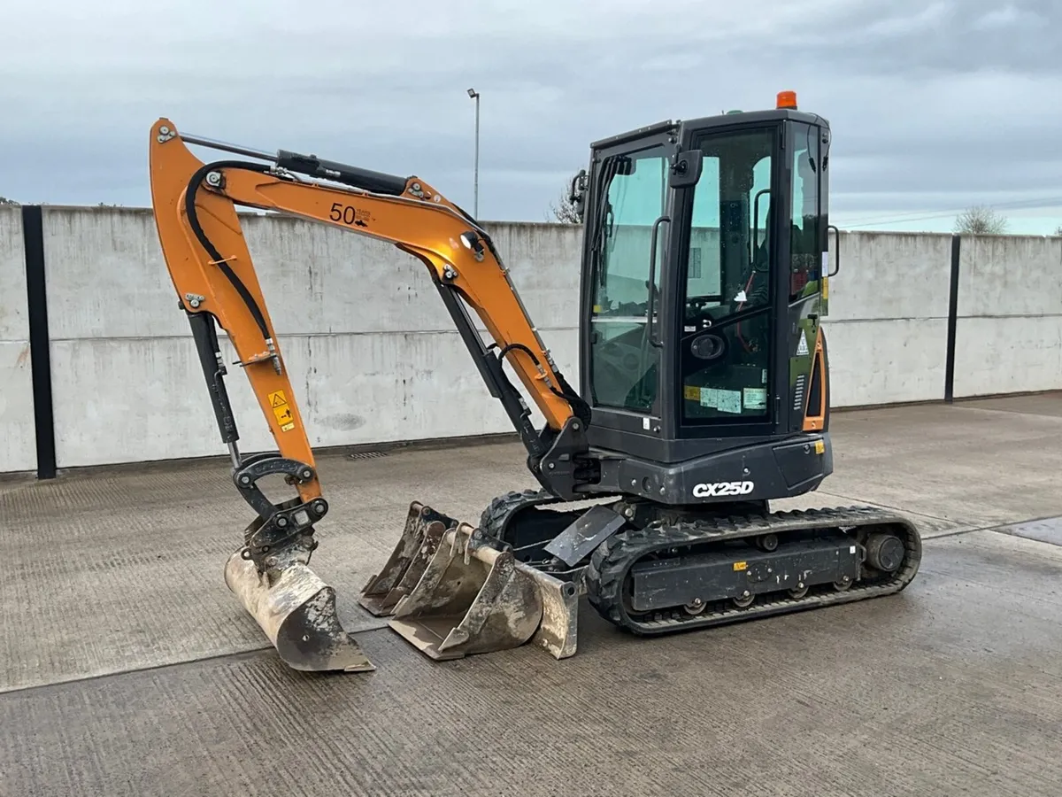 CASE CX25D 2.7 TON MINI DIGGER - Image 1