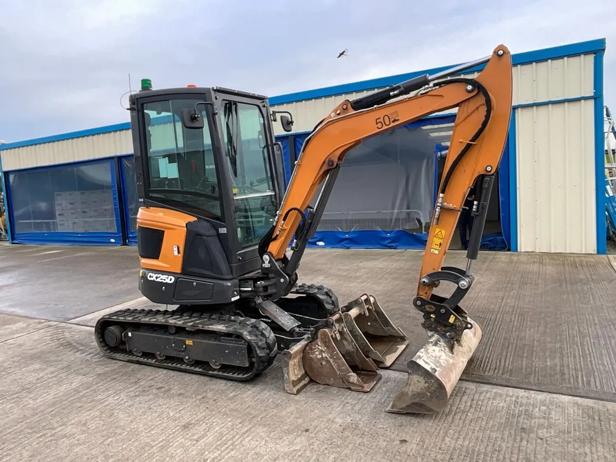 CASE CX25D 2.7 TON MINI DIGGER - Image 2