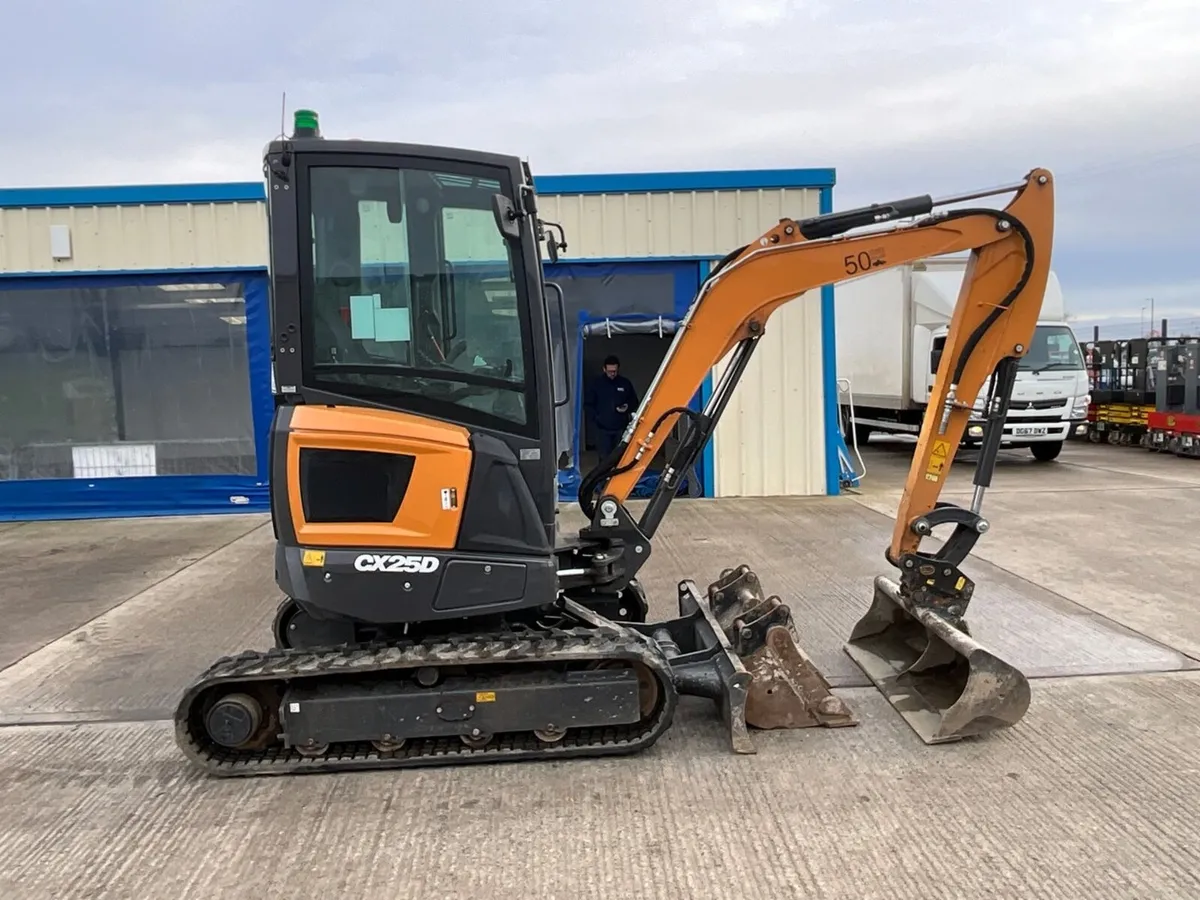 CASE CX25D 2.7 TON MINI DIGGER - Image 3