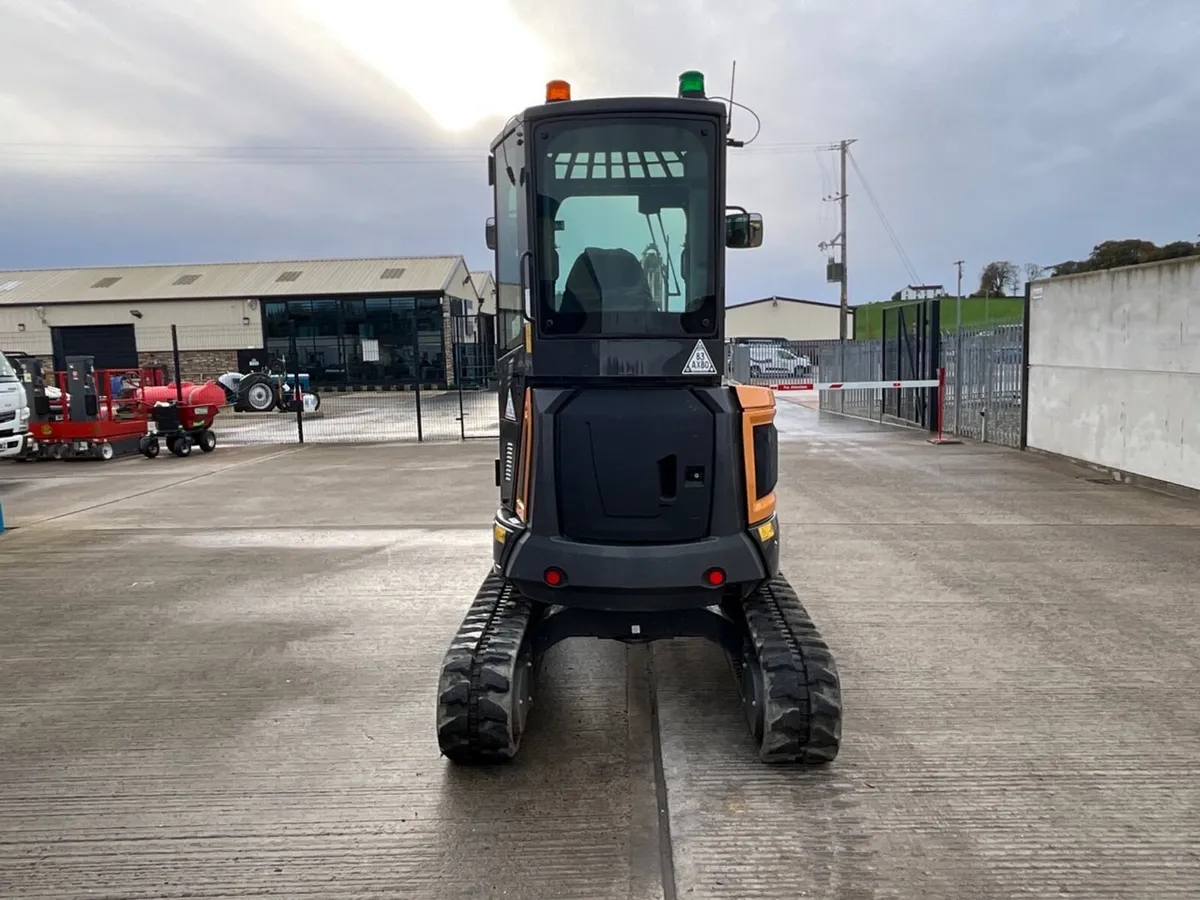 CASE CX25D 2.7 TON MINI DIGGER - Image 4