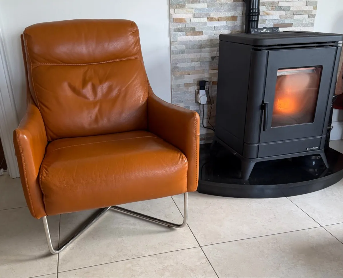 2 leather armchairs spotless - Image 2