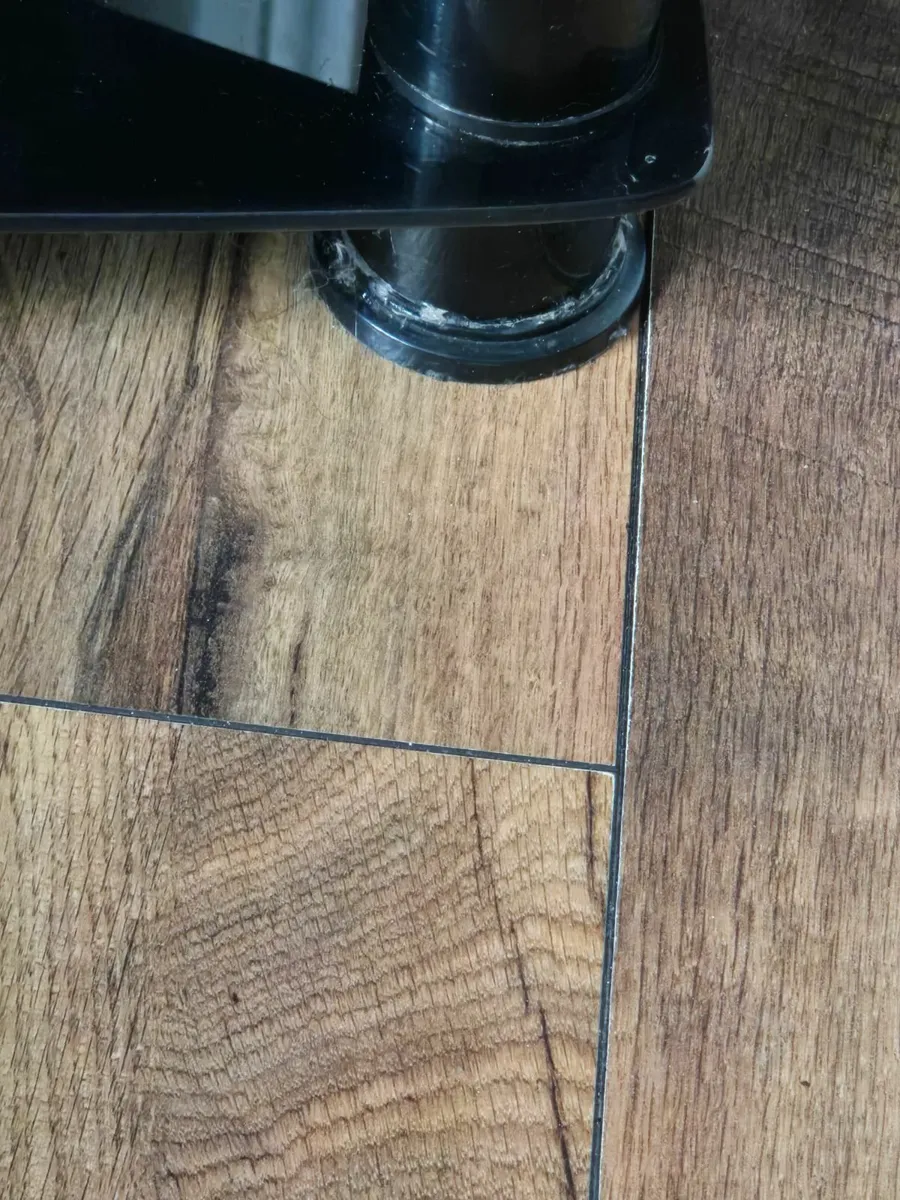 **Free** Glass tv stand - Image 2