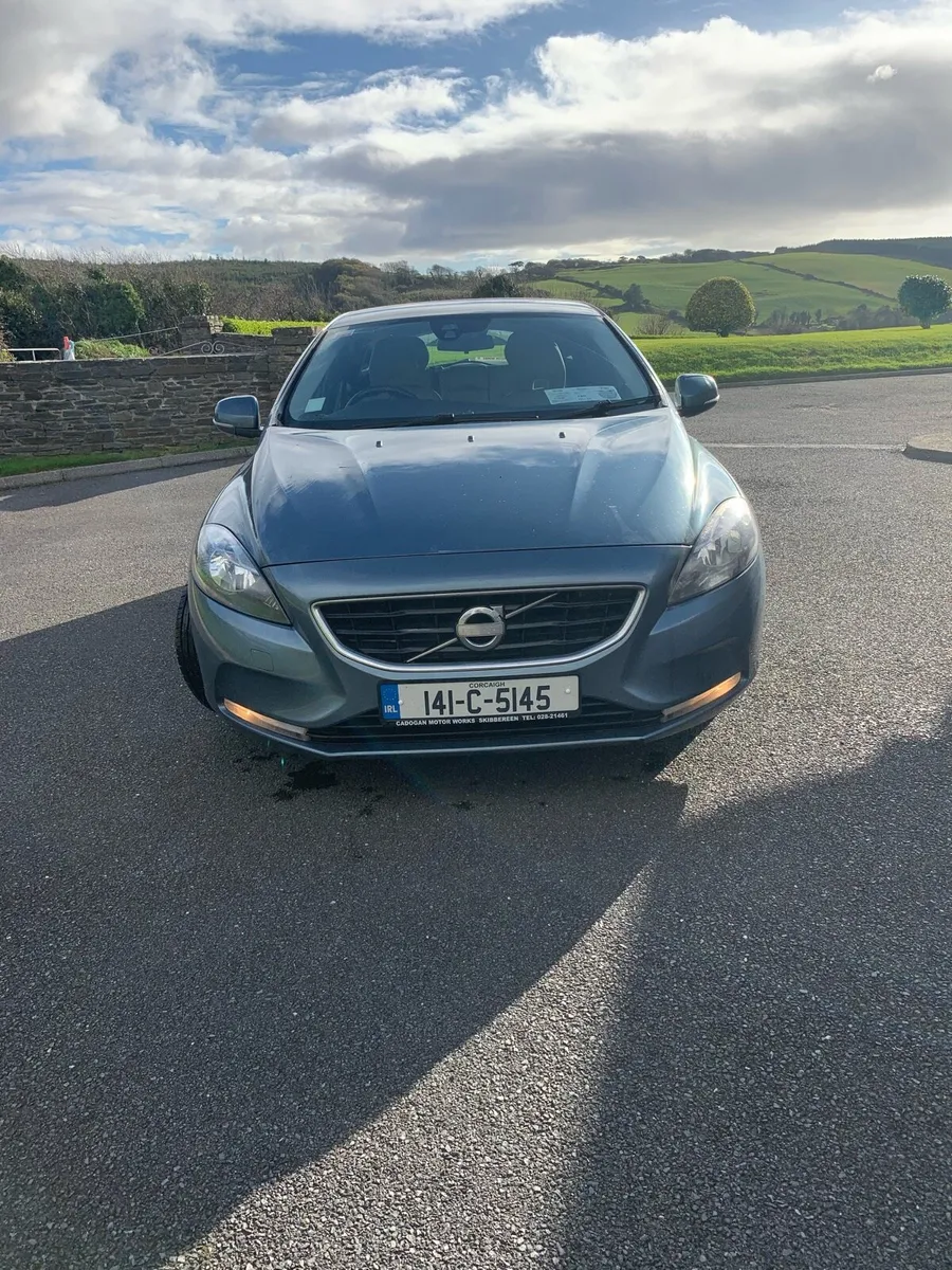 Volvo V40 - Image 1