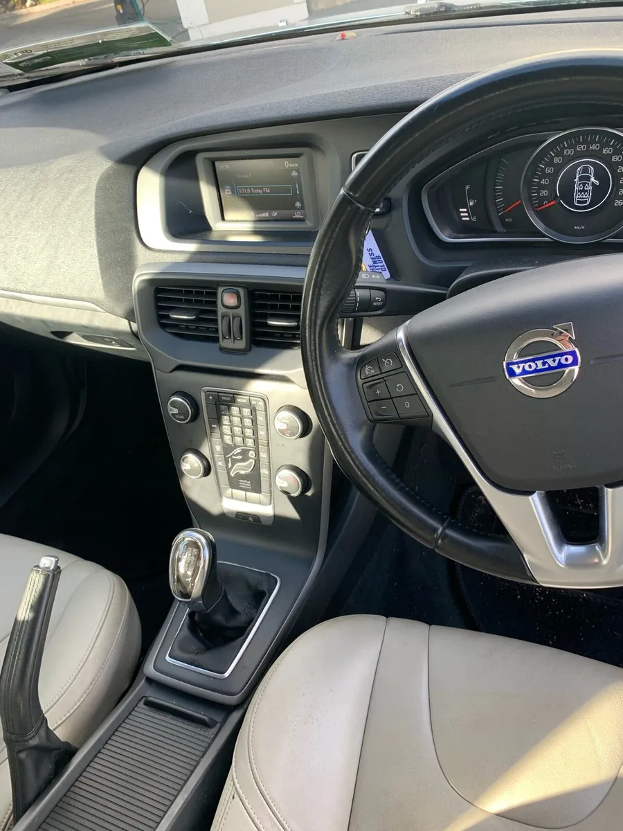 Volvo V40 - Image 3