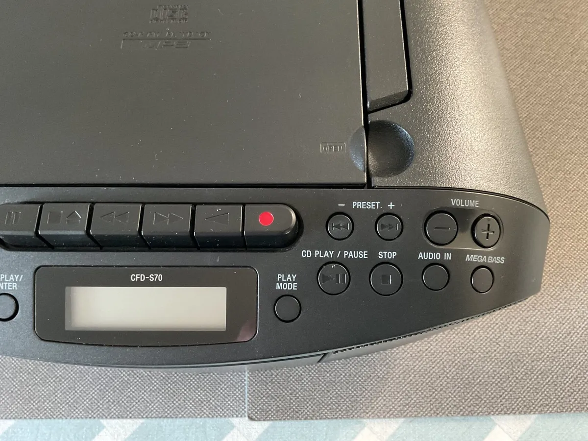 Sony CFD S70 radio cd boombox - Image 4