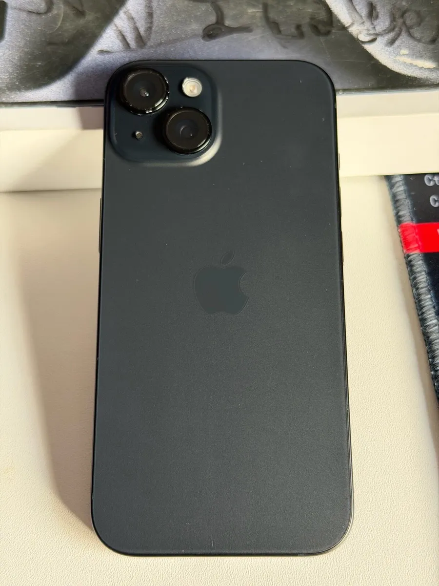 iPhone 15 - Image 2