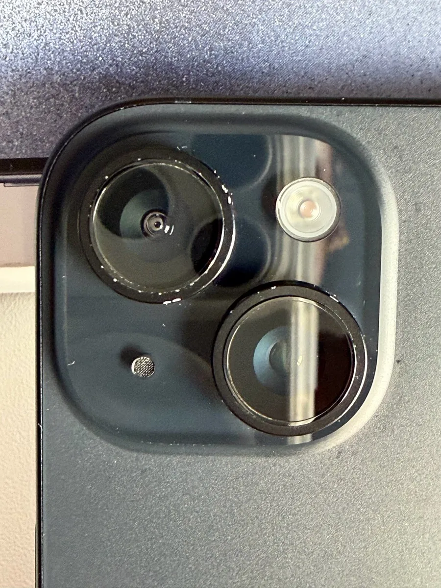 iPhone 15 - Image 3