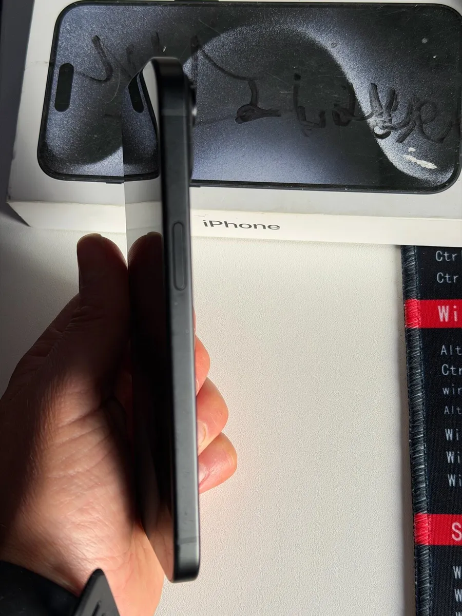 iPhone 15 - Image 4