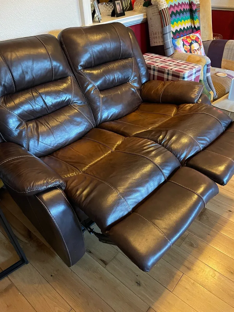 Leather recliner sofa - Image 1