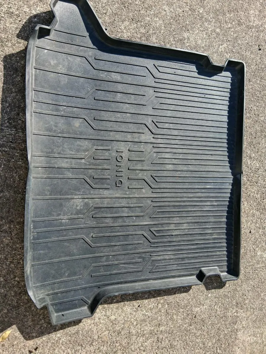 Hyundai ioniq 5  boot mat,mudflaps, paint - Image 4