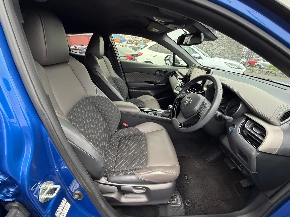 High Spec - Self Charge Hybrid - Facelift model - Image 4