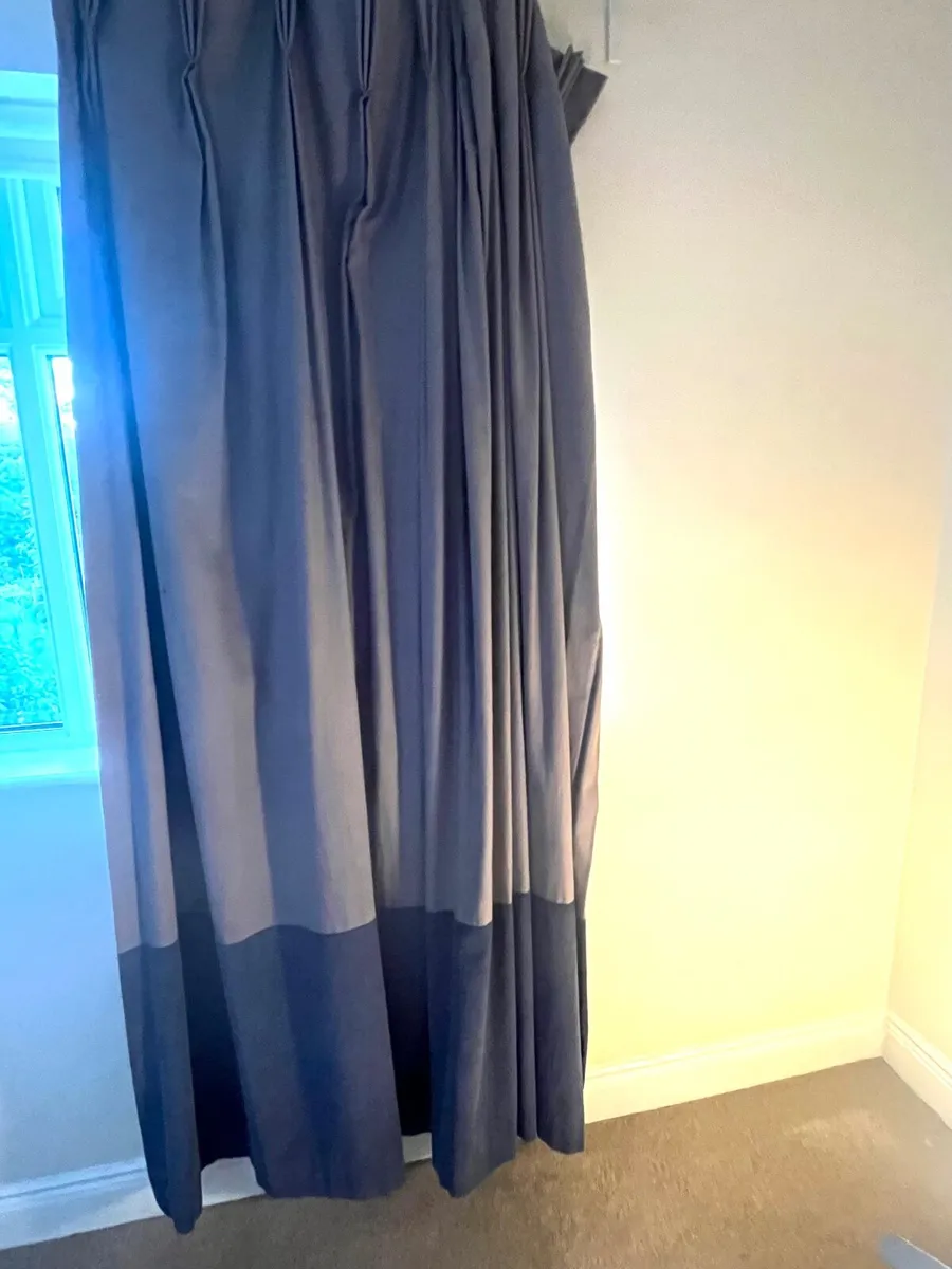 Curtains - Image 2