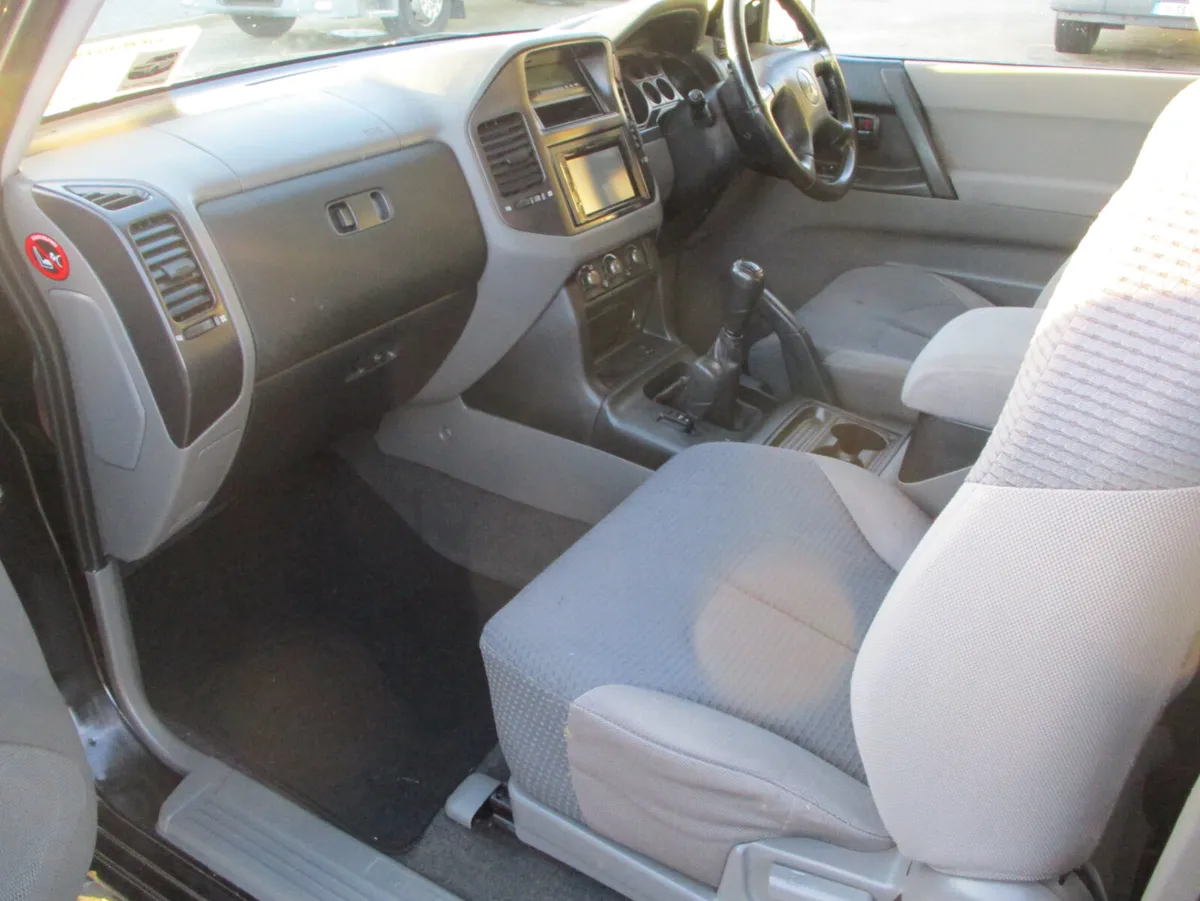 Mitsubishi Pajero 2.5 TDI GLS 5 SEAT PASS - Image 4