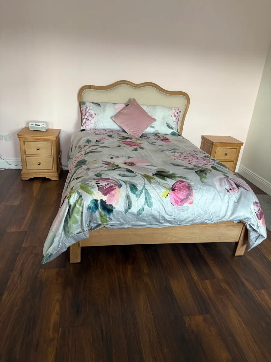 Beautiful bedroom set - Image 1