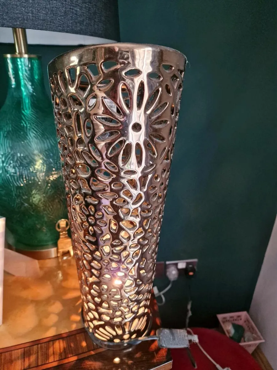 Rose gold table lamp - Image 2