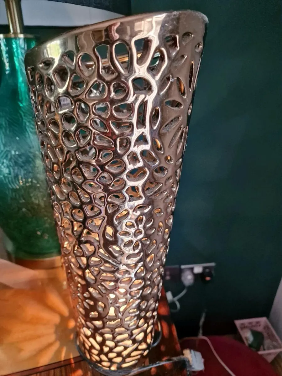 Rose gold table lamp - Image 3