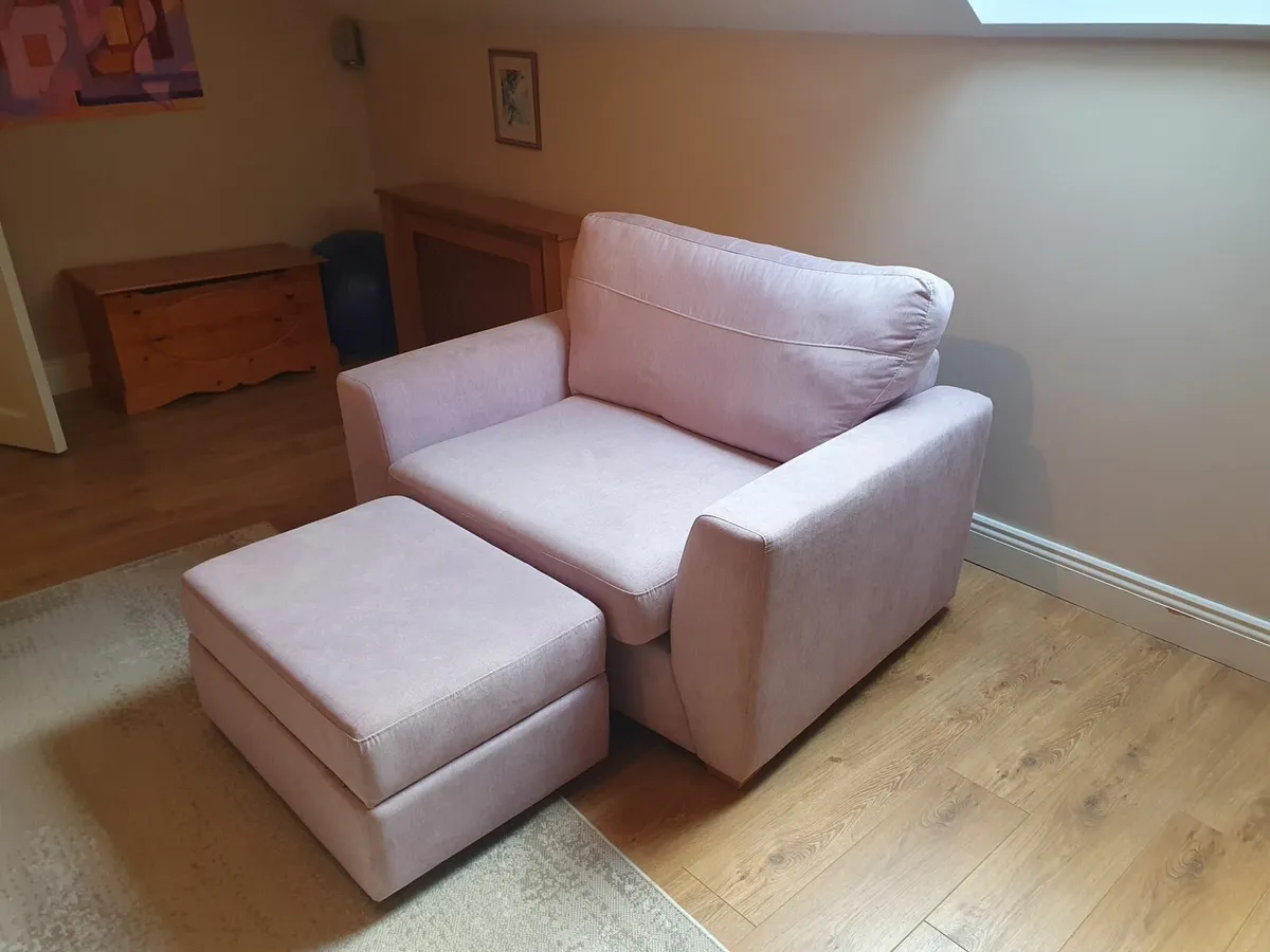 L Shaped Couch With Matching Cuddle Chair & Stool - Image 3