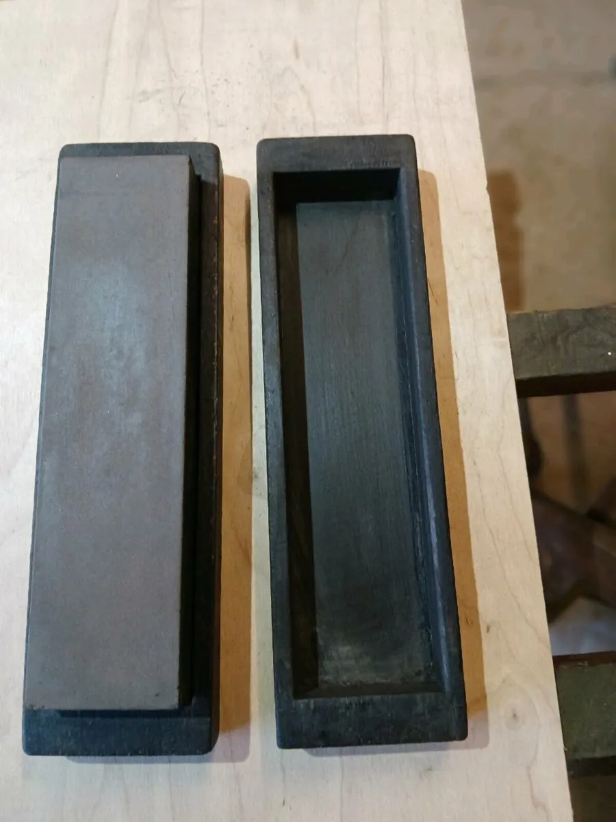 Large sharpening stone - Image 1