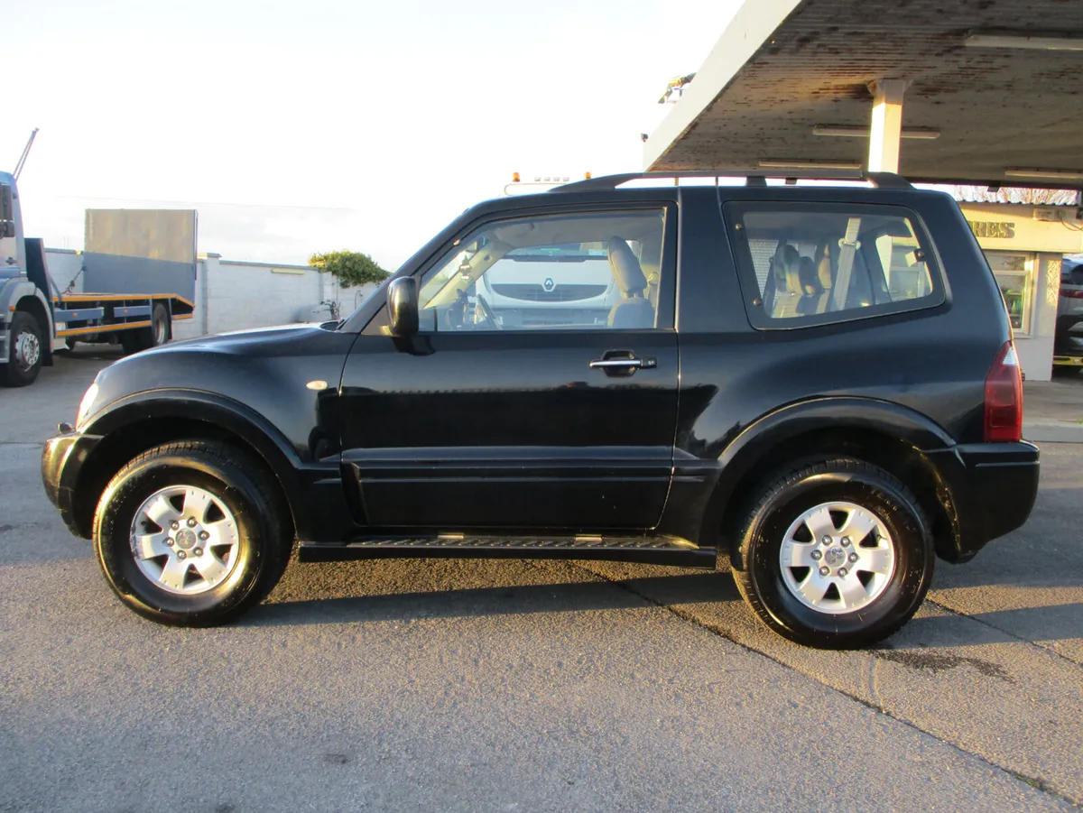 Mitsubishi Pajero 2.5 TDI GLS SWB COMM - Image 4
