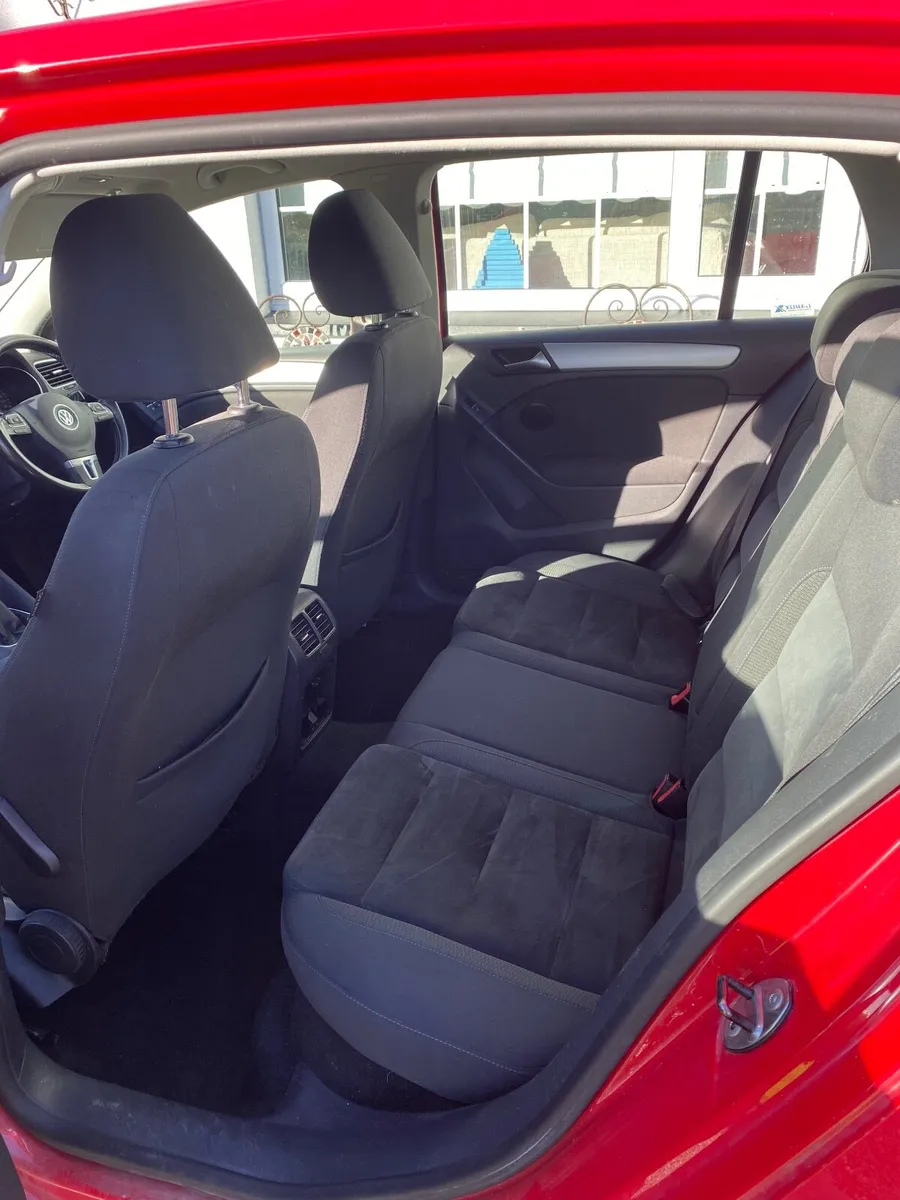 Volkswagen Golf 2011 - Image 2