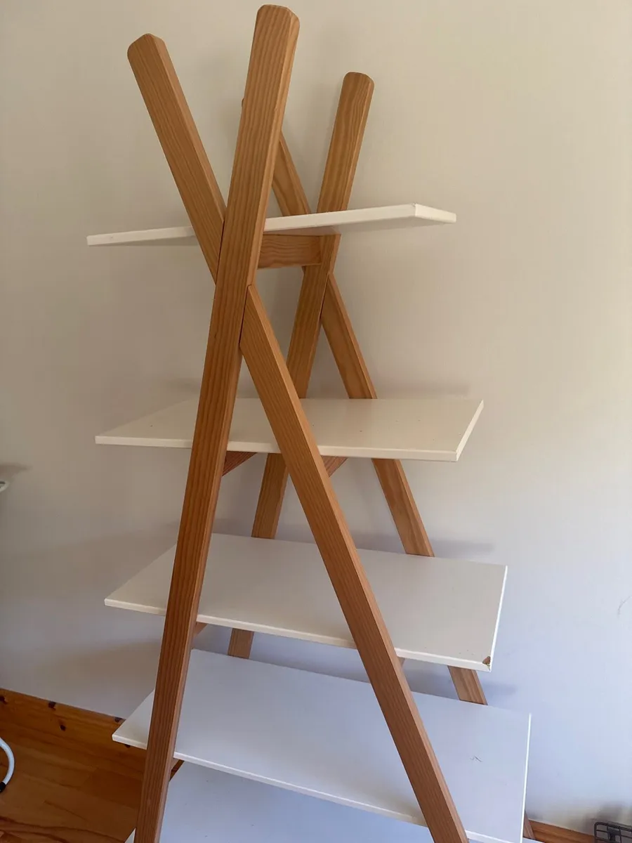 Tipi bookcase by De Eekhoorn - Image 1