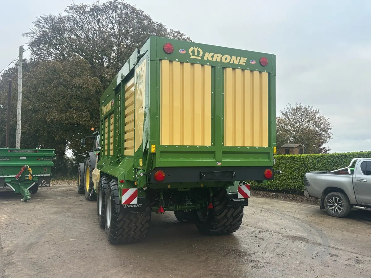 Krone silage wagon - Image 1