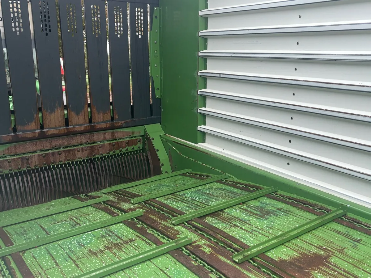 Krone silage wagon - Image 4