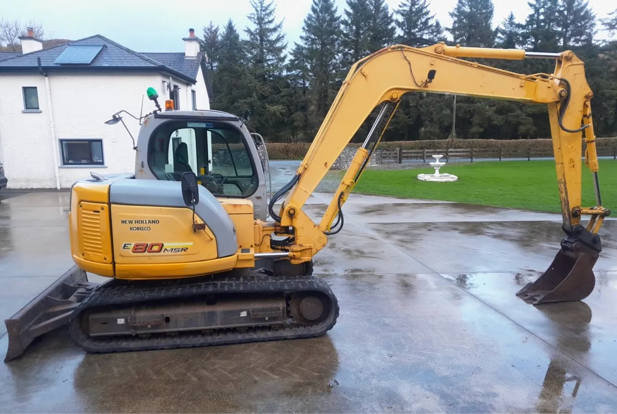 8 Ton New Holland Kobelco Excavator - Image 2