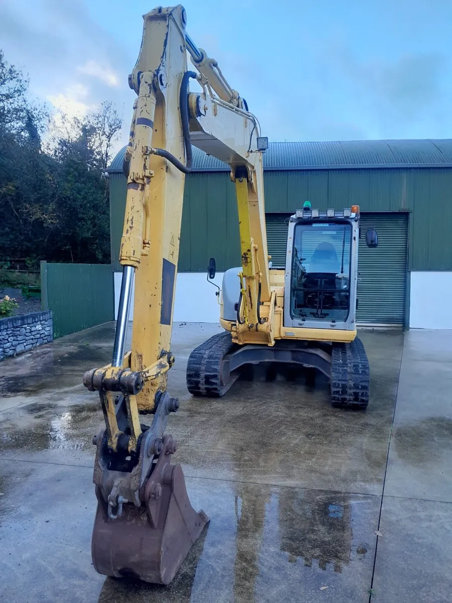 8 Ton New Holland Kobelco Excavator - Image 3