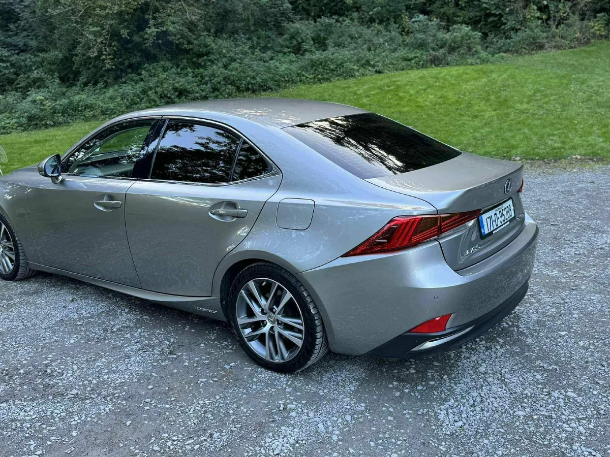 Lexus IS300H 2017 - 2.5L Hybrid - Image 4