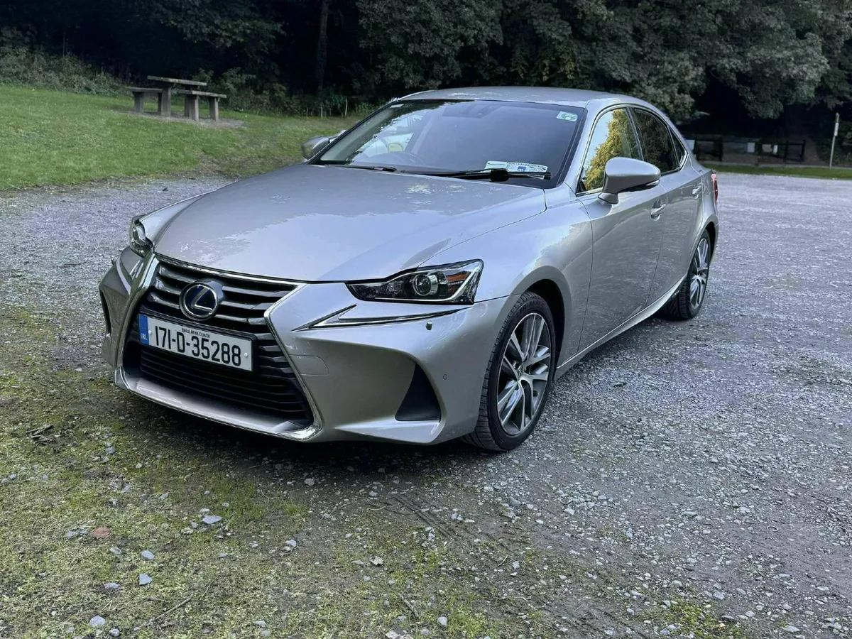 Lexus IS300H 2017 - 2.5L Hybrid - Image 2
