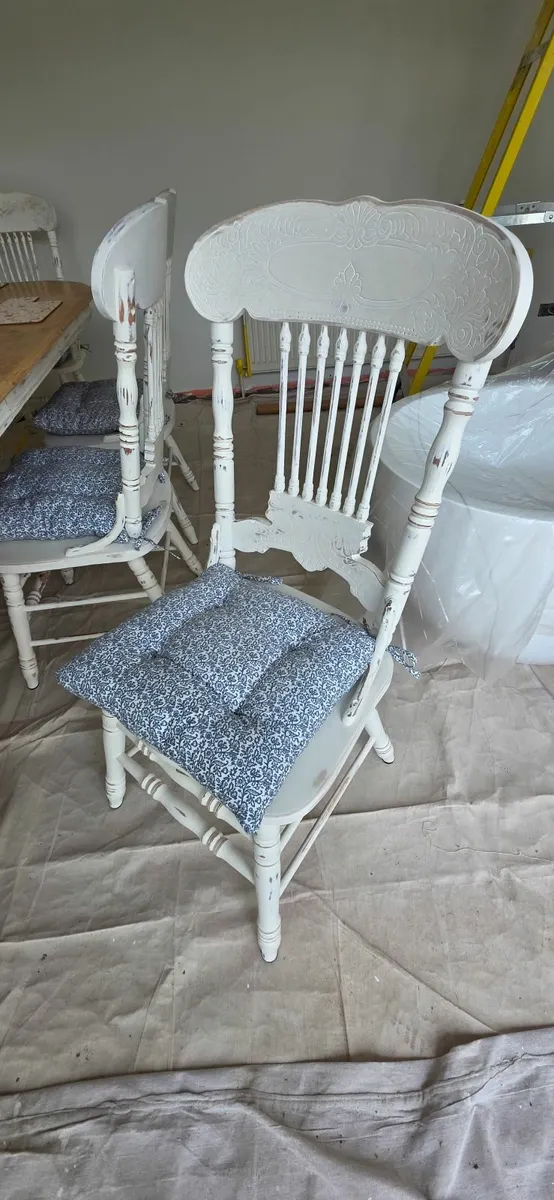Table & 6 Chairs - Image 3