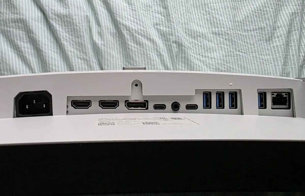 Dell Ultra Sharp 34 USB C Curved Hub Monitor - Image 2