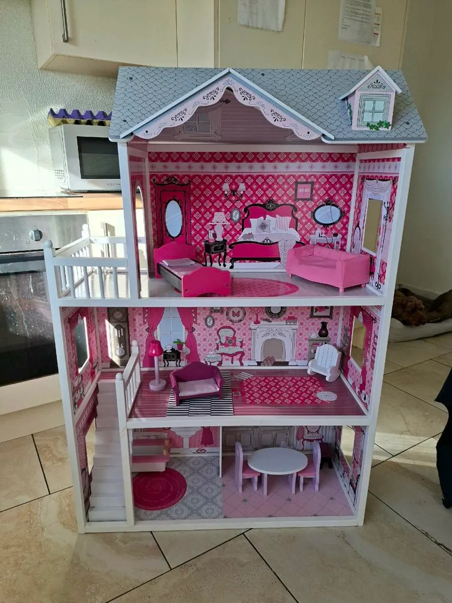 Dolls house - Image 1