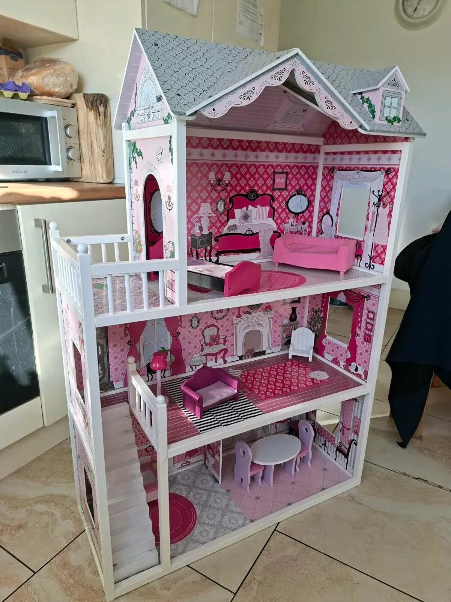 Dolls house - Image 2