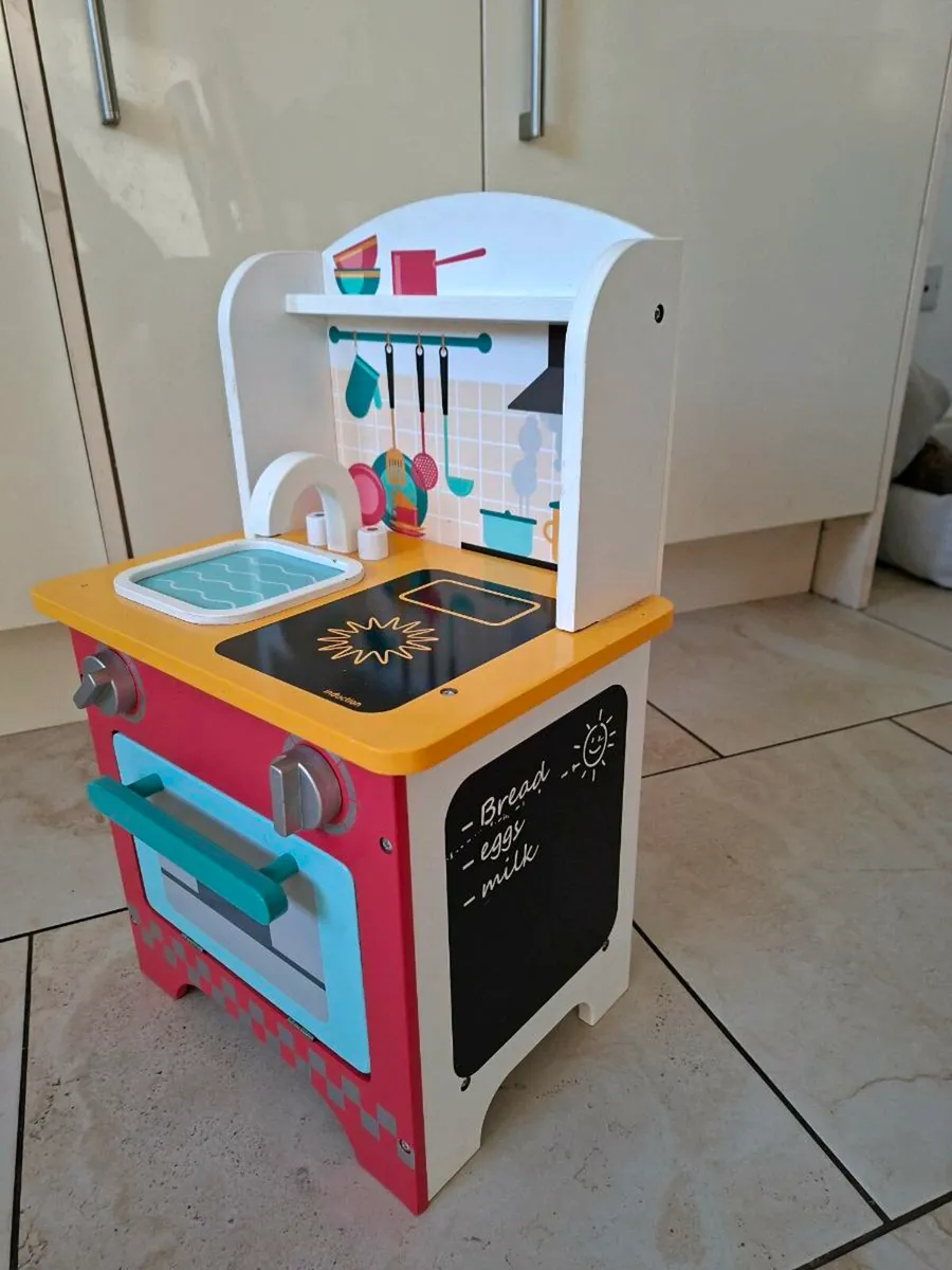 Small toy kitchen - Image 1