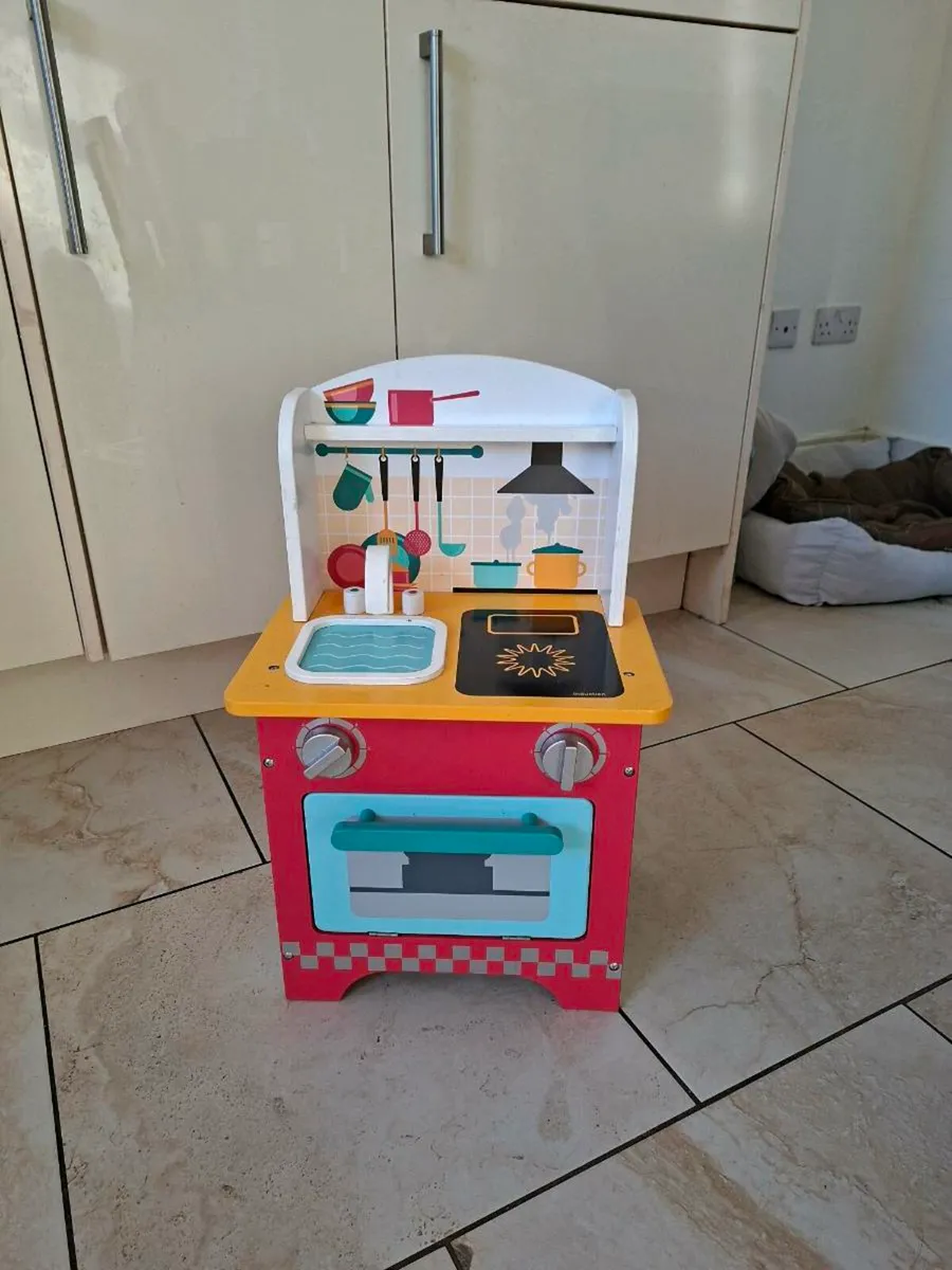 Small toy kitchen - Image 3