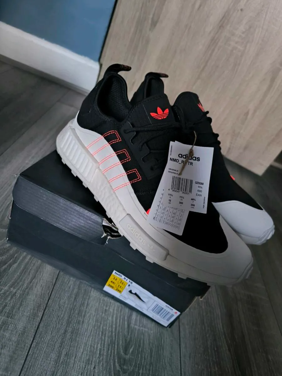 Mens Adidas Trainers UK 11.5 - Image 1