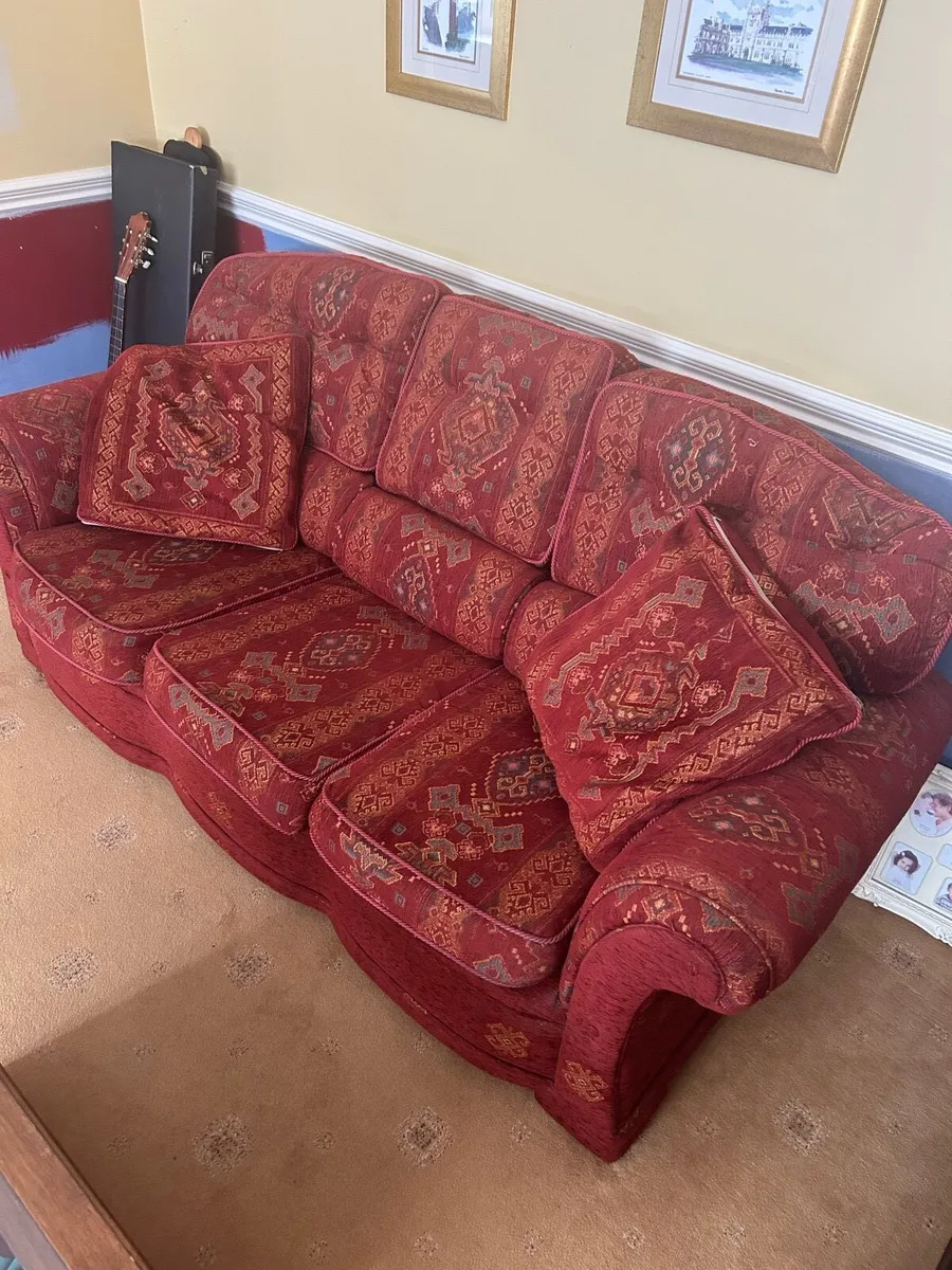 Three piece suite - Image 1