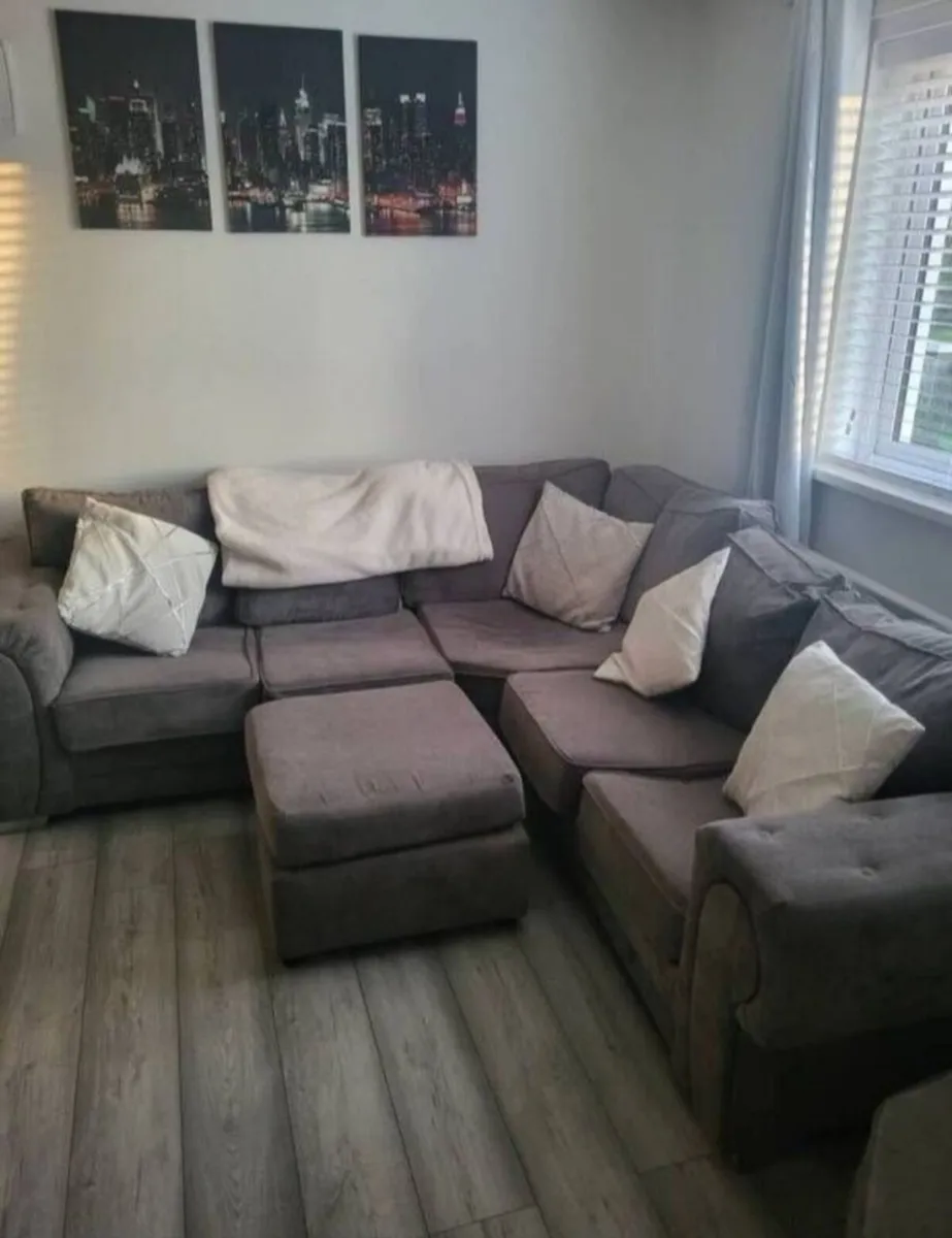 Corner sofa - Image 1