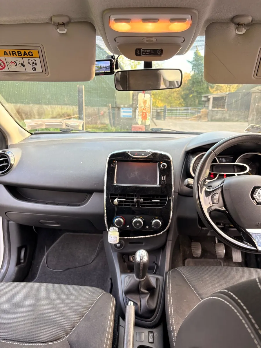 Renault Clio 2015 - Image 2