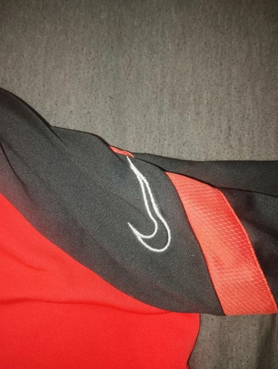 Nike top - Image 4