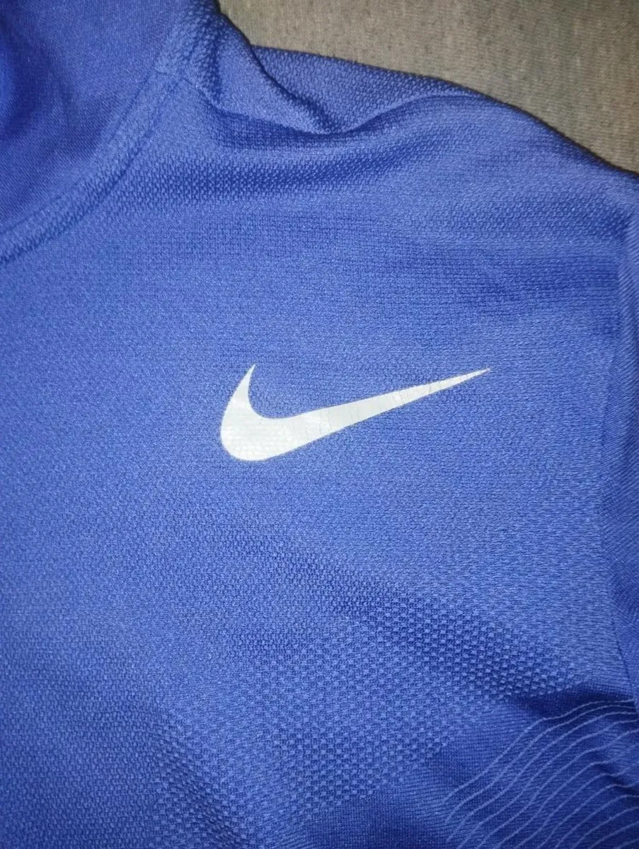 Nike top - Image 2