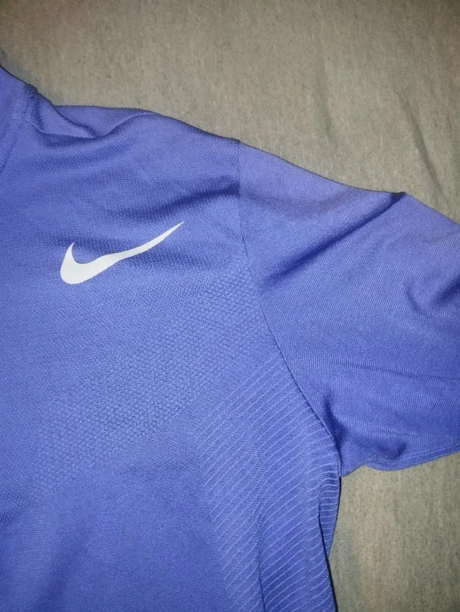 Nike top - Image 3