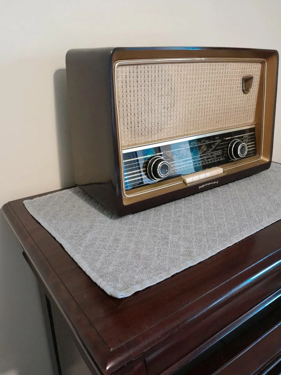 Radios Television - Image 3