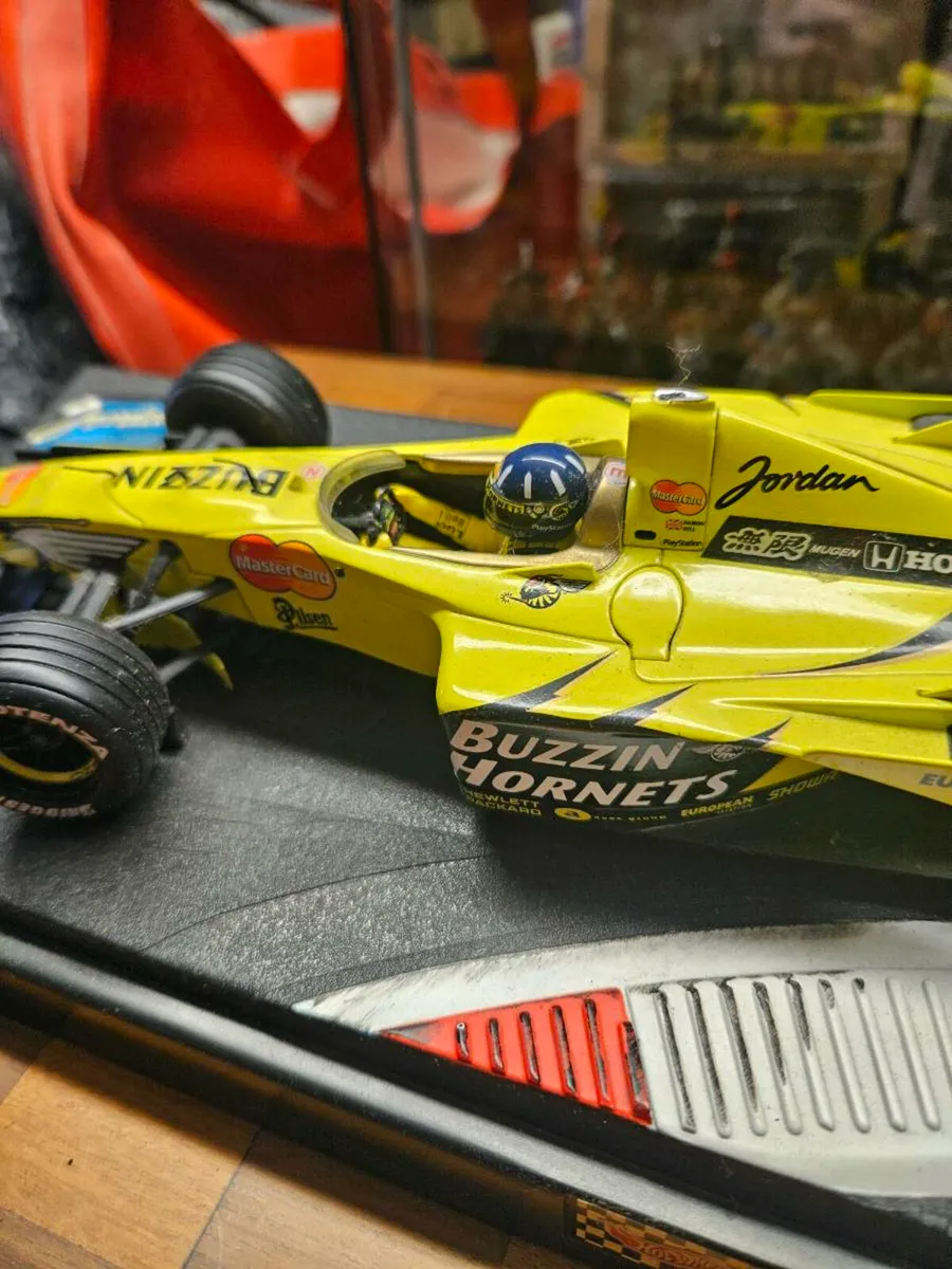 Corgi Hotwheels Formula 1 Jordan Damon Hill - Image 4