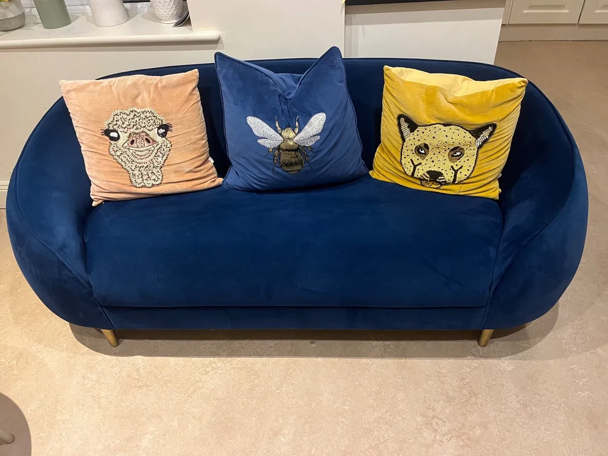 Couch - Image 2