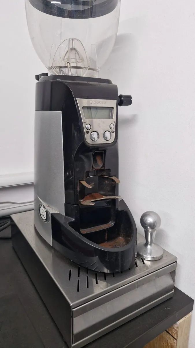 Barista Coffee Machine + All Crockery Included! - Image 3