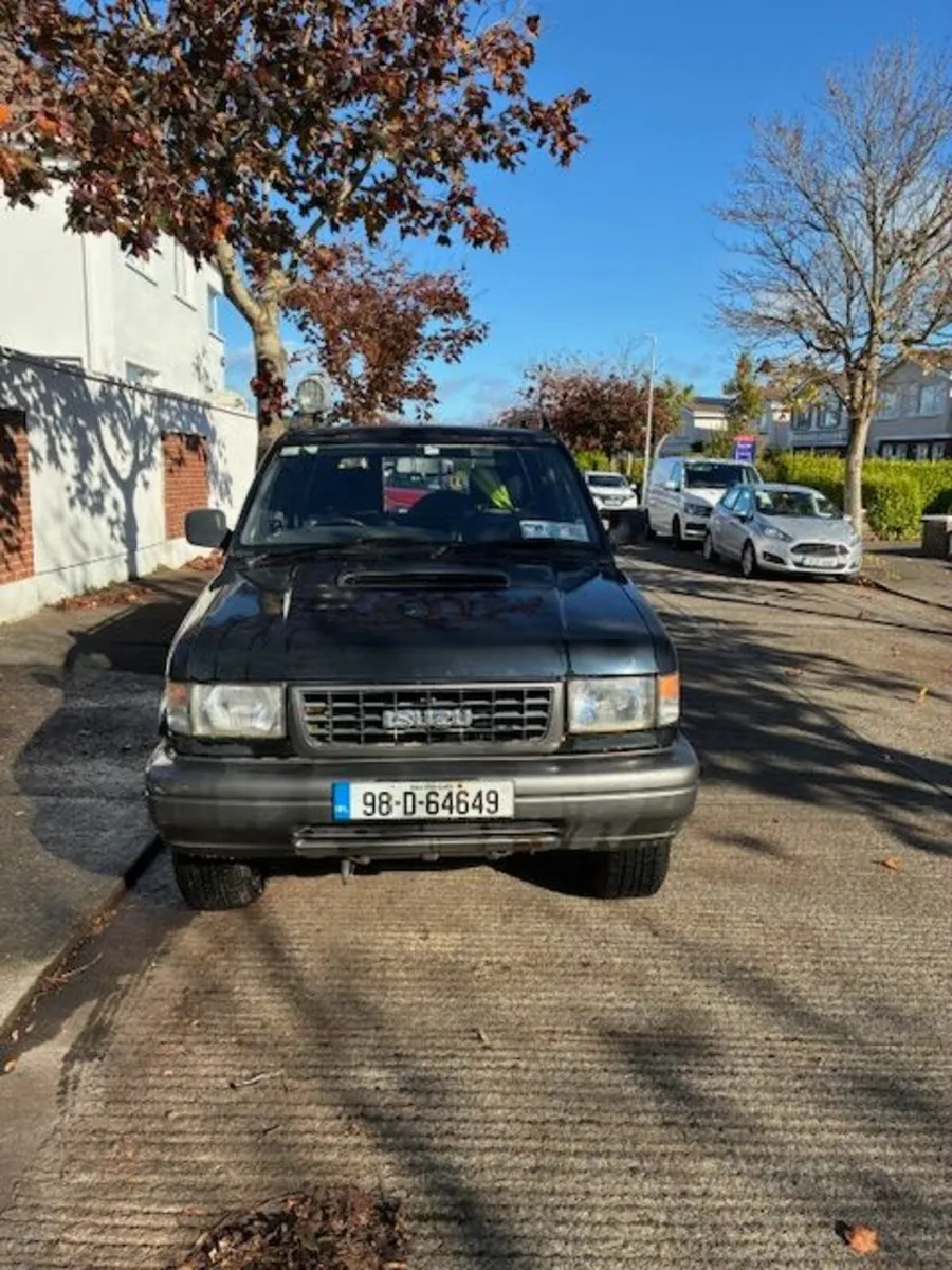 Isuzu Trooper 1998 - Image 1