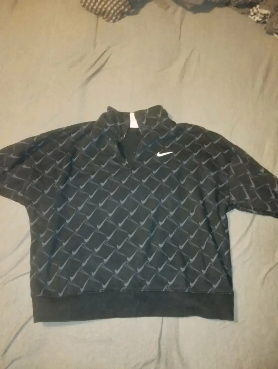 Nike top - Image 1